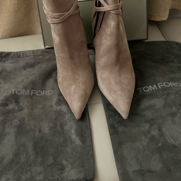 Tom Ford Padlock Pointed Toe Heel bootie - Picture 16 of 16